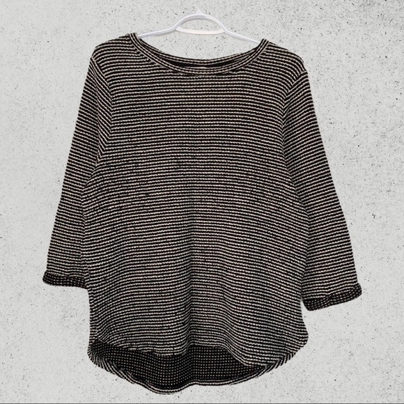 H&M Sweaters - ⭐️3/$30⭐️ H&M Black & White Sweater Top - M